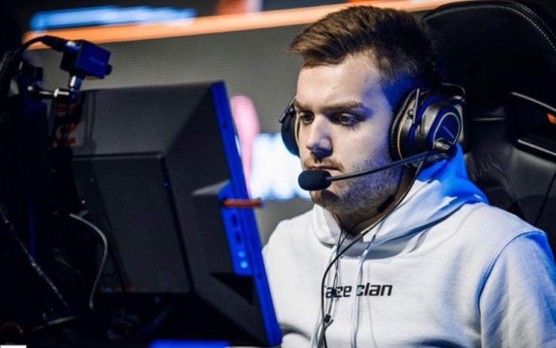 赛后采访小伞：和cat走下路不用带脑子