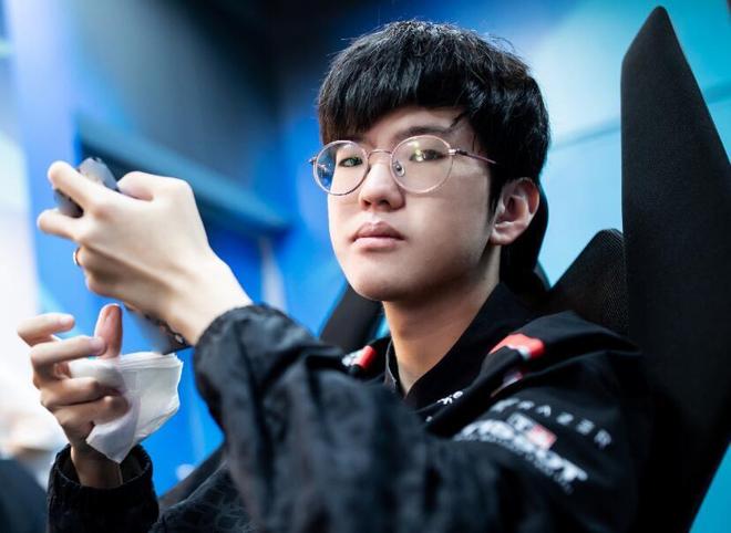 Jwei ：前期对线方面并不顺利 是我打的太烂了